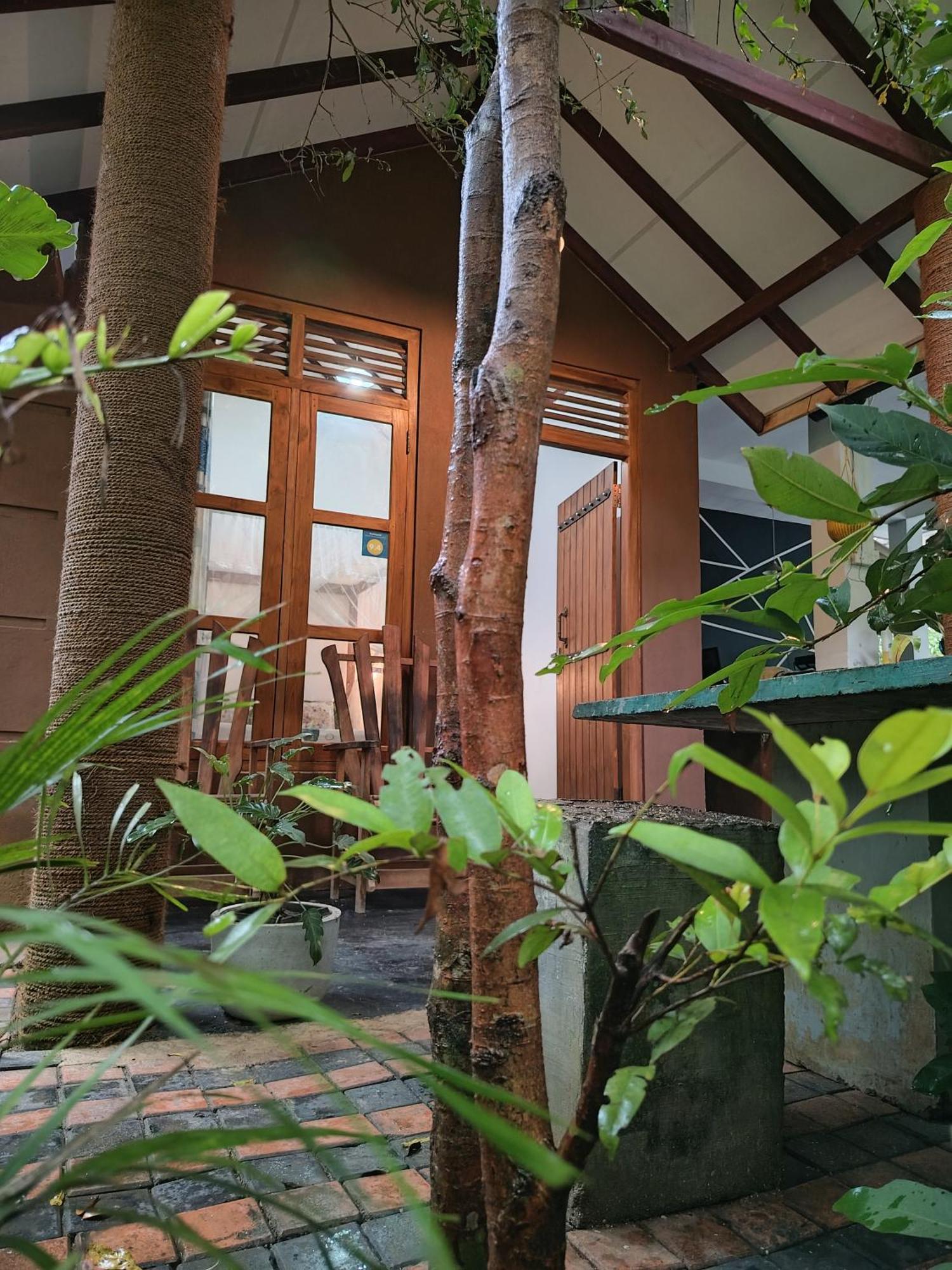 Peacock'S Paradise Safari Hostel Uda Walawe Extérieur photo